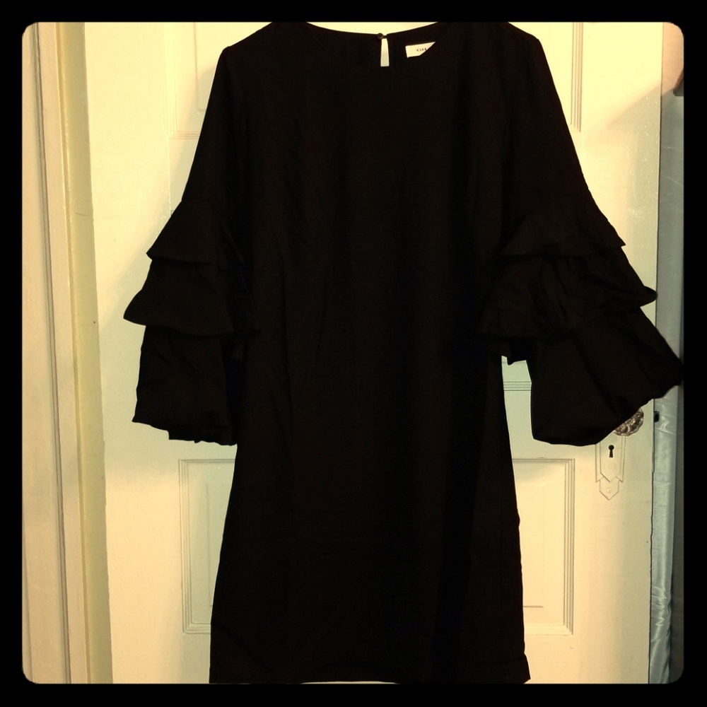 Black chic mini dress